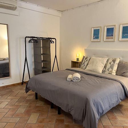 Appartements Dans Agreable Maison De Ville Centre Historique De Rimini Buitenkant foto